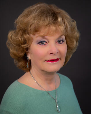 Headshot of Linda Ritchie-Royal