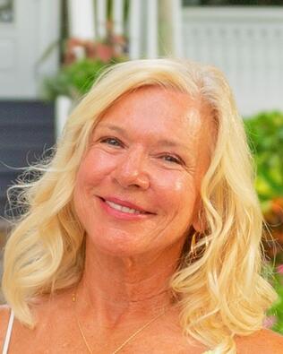 Headshot of Paula McCarthy