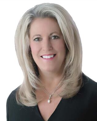 Headshot of Lora Mahnke