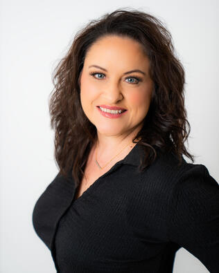 Headshot of Suzi Ingram