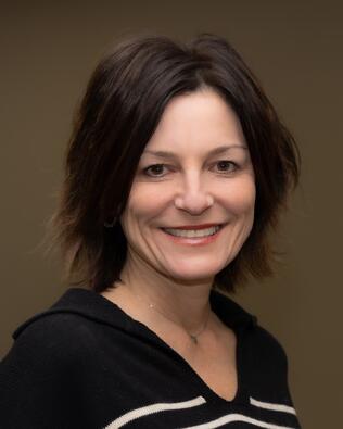Headshot of Lisa Dichter