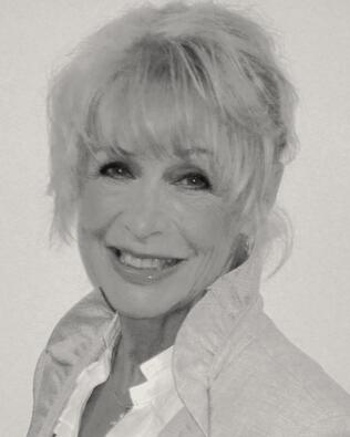 Headshot of Lorraine Vsetecka
