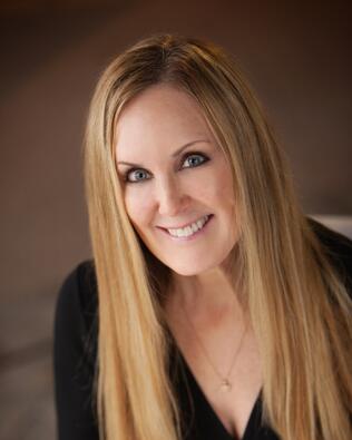 Headshot of Gail Bauer-Mondine
