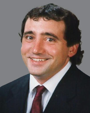 Headshot of Dan Thielges
