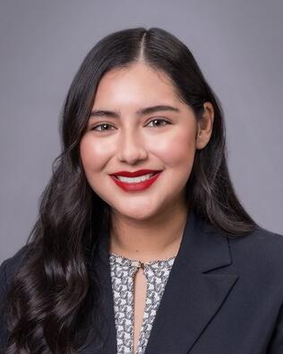 Headshot of Lorena Luna