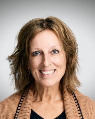 Headshot of Lori Zander