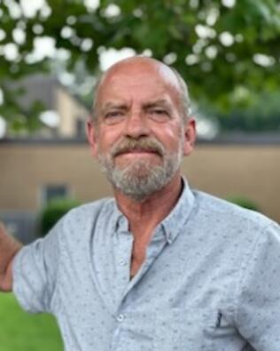 Headshot of Tom Kempton