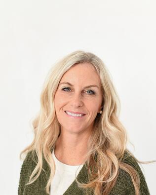 Headshot of Sheri Peck