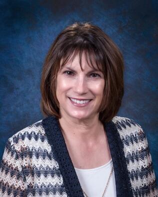 Headshot of Elizabeth Weingarten