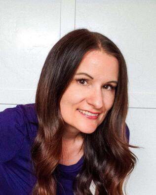 Headshot of Jen Claybaugh