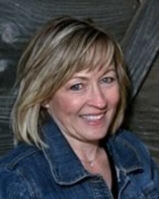 Headshot of Jackie Andahl