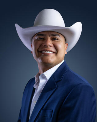 Headshot of Mando Guardado