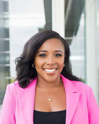 Headshot of Alexis Hervey