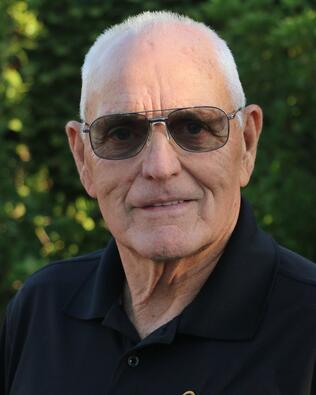 Headshot of Larry Featherston