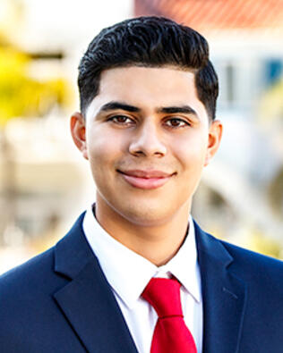 Headshot of Kevin Lemus