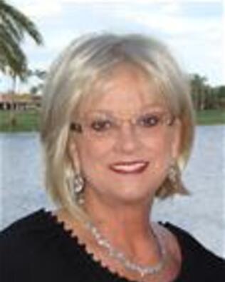Headshot of Rebecca Payne