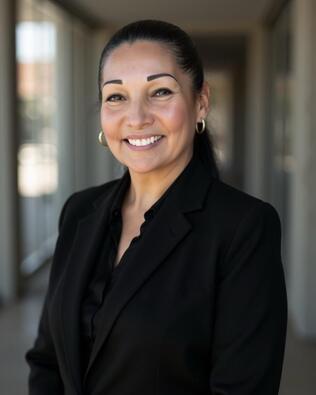 Headshot of Dawn Barr