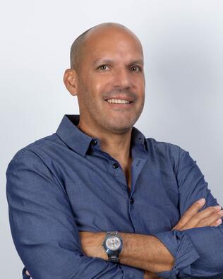 Headshot of Andres Mendez