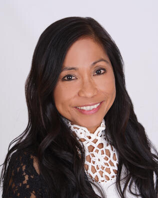Headshot of Brenda Basuel