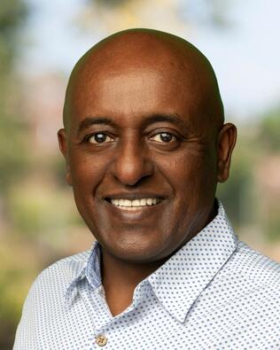 Headshot of Esayas Geleta