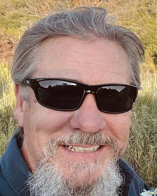Headshot of Daniel Edwards