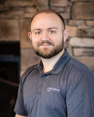 Headshot of Devon Wilhoit