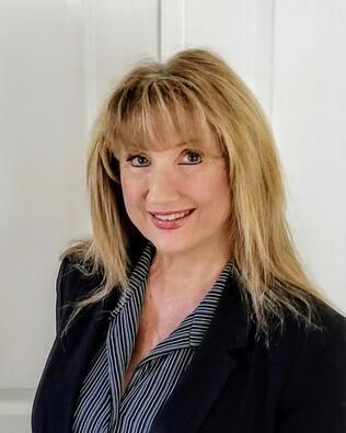 Headshot of Leslie Stringham