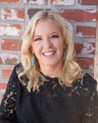 Headshot of Suzanne Drace