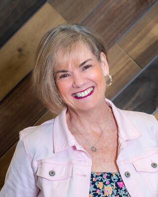 Headshot of Christine Nix