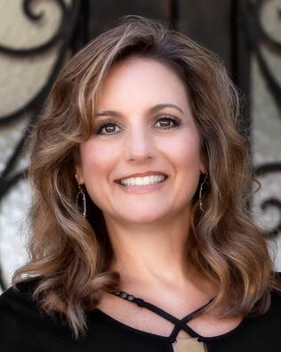Headshot of Angie Uselton