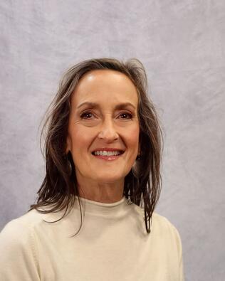 Headshot of Vicki Navarre