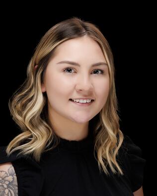 Headshot of Brittany Zelaya REALTOR®