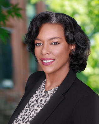 Headshot of Stephanie Lugo