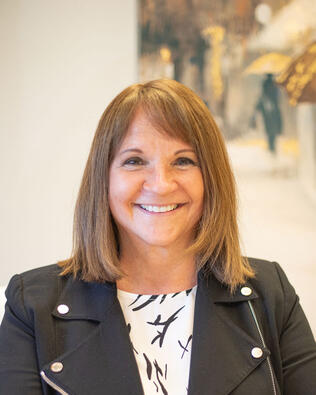 Headshot of Mary Schultz Team
