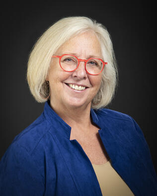 Headshot of Liz Engel