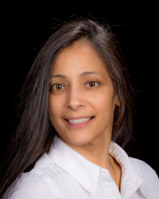 Headshot of Carmen Poplawski