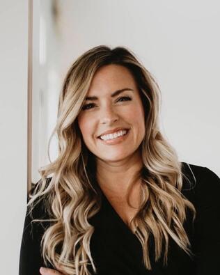 Headshot of Amanda Heuser