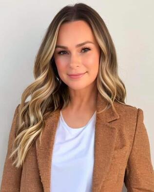 Headshot of Victoria Grutzik