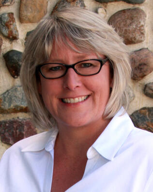Headshot of Holly Romanowski