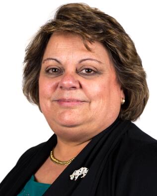 Headshot of Doris DeBatt