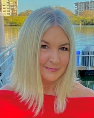 Headshot of Lori Benton