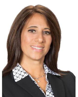 Headshot of Roseanna Guella