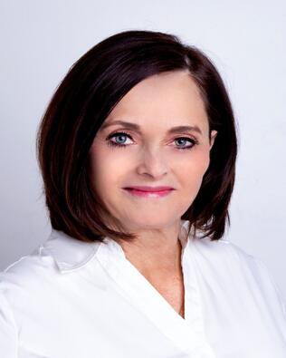 Headshot of Carla Giles