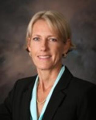 Headshot of Claudia Neuenswander