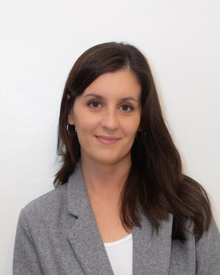 Headshot of Amanda Hinzman