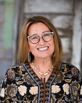 Headshot of Kari Greenleaf