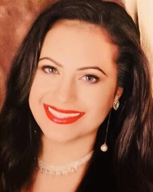 Headshot of Tahani Shalabi