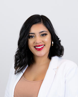 Headshot of Naomi Galvan