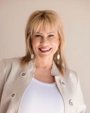 Headshot of Wina Gill