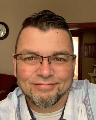 Headshot of Steven Lindsey